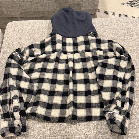 American Eagle Distressed Black & White Plaid Hooded Shirt Jacket - Picture 5 of 5